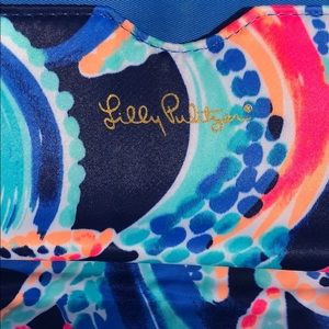 Lilly Pulitzer Accessories - Lilly Pulitzer phone wallet Lilly Pulitzer Accessories - Lilly Pulitzer phone wallet